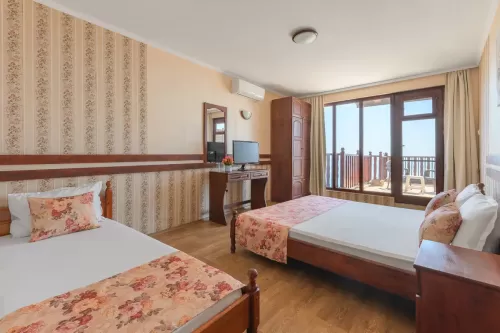 564morski-briag-triple-room-three-beds-family