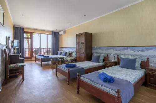 874morski-briag-quadruple-room-interior