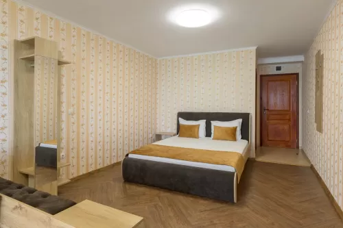 morski-briag-double-deluxe-room-bed